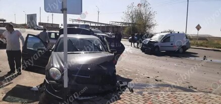 Եղվարդ քաղաքի սկզբնամասում բախվել են «Mercedes»-ը, «Volkswagen Golf»-ն ու «Opel»-ը. կա 2 վիրավոր. shamshyan.com