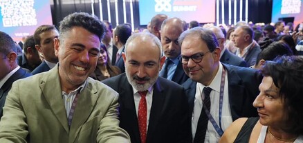 Փաշինյանը լուսանկարվել է սփյուռքի մեր հայրենակիցների հետ