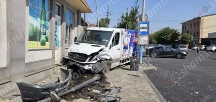 Երևանում բախվել են Mercedes-ներ, բեռնատարը հայտնվել է մայթին. վարորդներից մեկը եղել է ոչ սթափ ու ասում էր՝ վթարից հետո է խմել․ shamshyan.com