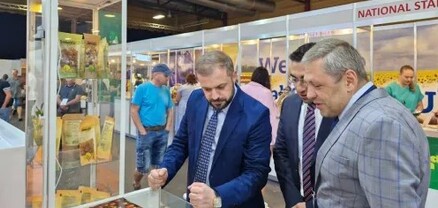 Պապոյանը Լատվիայում ծանոթացել է հայկական ընկերության արտադրանքի ցուցադրությանը