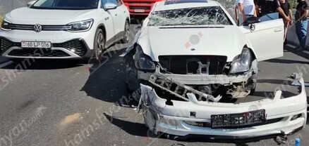 Երևանում բախվել են Mercedes Sprinter-ը, «ԶԻԼ»-ը և Mercedes CLS55-ը. վերջինի վրայից համարանիշը հանել էին. shamshyan.com
