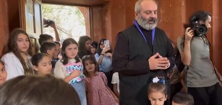 Բագրատ Սրբազանը երեխաների հետ աղոթք հղեց առ Աստված Կիրանցի Սուրբ Աստվածածին եկեղեցում
