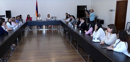 Արաքսիա Սվաջյանն այսօր ընդունել է ՆՈւՀ տարակարգ ստացած մանկավարժական աշխատողներին