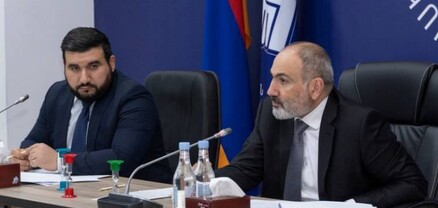 Փաշինյանը դեմոկրատիա է խաղում․ Հրապարակ