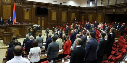 Ովքեր են այն 4 պատգամավորները, որոնք կողմ չեն քվեարկել կանոնակարգին․ Հրապարակ