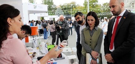 Ժաննա Անդրեասյանն այսօր Ազատության հրապարակում ներկա է եղել Գիտության շաբաթ նախաձեռնության մեկնարկային միջոցառմանը