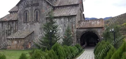 Կոտրել են Ախթալայի վանքի դուռն ու գողացել խաչեր, գումար. shamshyan.com