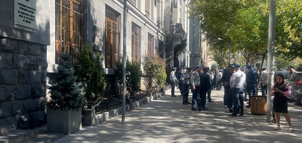 Նիկոլը պետք է դատվի. Սրբազան շարժման անդամները Գլխավոր դատախազության մոտ են. ՈւՂԻՂ
