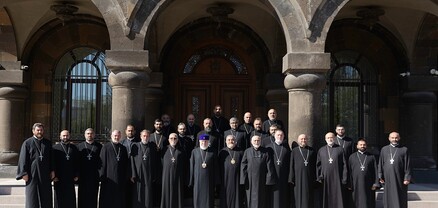 Կաթողիկոսն ընդունել է վերապատրաստման դասընթացներին մասնակցող քահանաներին
