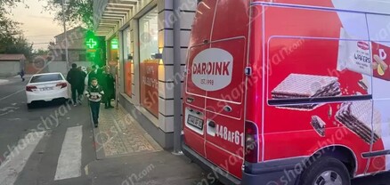 Երևանում «Դարոինկ» ՍՊԸ-ին պատկանող «Ford Transit»-ը վրաերթի է ենթարկել 78-ամյա կնոջը. նա հոսպիտալացվել է. shamshyan.com