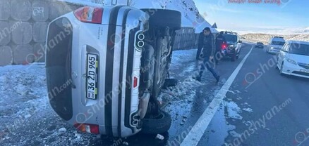 «Չայնիի» ոլորաններում «Opel Zafira»-ն բախվել է երկաթե արգելապատնեշներին և կողաշրջվել․ shamshyan.com