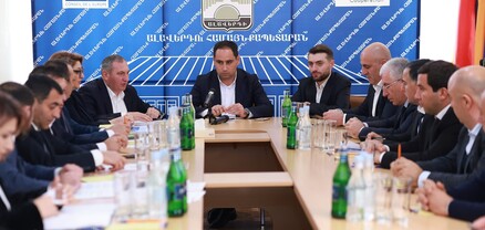 Դավիթ Խուդաթյանն աշխատանքային խորհրդակցություն է անցկացրել Ալավերդու համայնքապետարանում