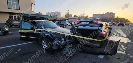 Երևանում բախվել են Mercedes-ը, Kia Forte-ն ու Chevrolet-ը. կան վիրավորներ. shamshyan.com