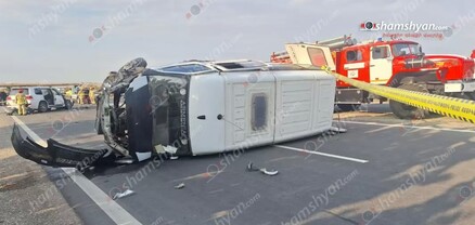 Արարատի մարզում բախվել են «Toyota Land Cruiser»-ն ու մարդատար «Գազել»-ը. վերջինը կողաշրջվել է. կա վիրավոր. shamshyan.com