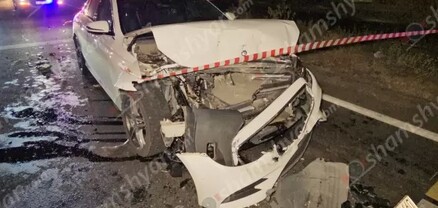 Պռոշյան գյուղում բախվել են Mercedes E200-ն ու Volkswagen Tuareg-ը. վիրավորին հիվանդանոց է տեղափոխել պարեկը. shamshyan.com