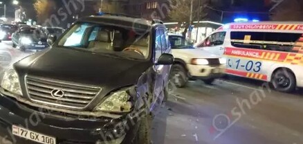 Երևանում բախվել են կանչով հրդեհի վայր մեկնող շտապօգնության ավտոմեքենան ու Lexus-ը. shamshyan.com