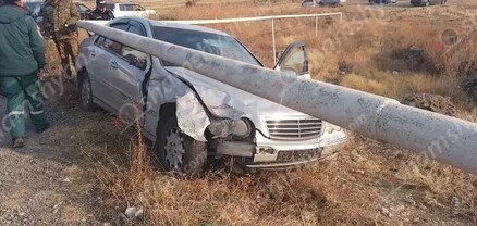 Արագածոտնի մարզում բախվել են Mercedes-ն ու «ՎԱԶ 2109»-ը․ ավտոմեքենաները հայտնվել են երթևեկելի գոտուց դուրս. shamshyan.com