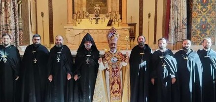 Սյունյաց թեմի առաջնորդն իր անդրանիկ պատարագն է մատուցել Մայր Տաճարում
