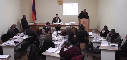 Չեմ նայի՝ ո՛չ դաս, ո՛չ էս մեկ․ Սիսիանի ՔՊ ավագանու անդամ ուսուցչուհին թքած ունի դասերի վրա