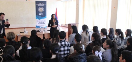Անահիտ Մանասյանը Ներքին Գետաշենում հանդիպել է դպրոցականների հետ