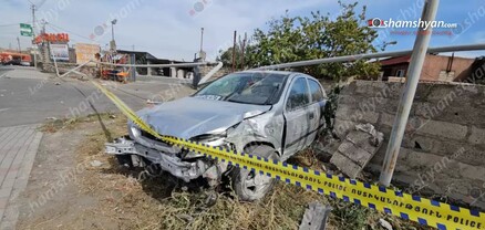 Երևանում բախվել են «Opel»-ն  ու «Kia»-ն, որն էլ կոտրել է խաչմերուկի ցուցանակը. կա վիրավոր. shamshyan.com