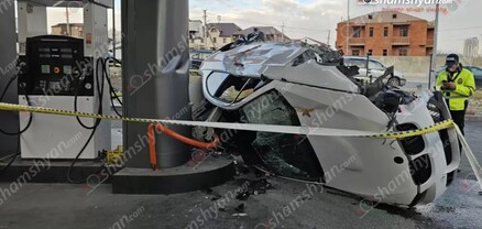 «BMW»-ն Երևանում բախվել է հեղուկ գազի գովազդային սյանը, ապա լիցքավորման սարքին և կողաշրջվել․ կա վիրավոր․ shamshyan.com
