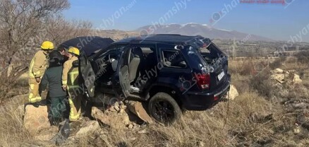 Նոր Երզնկա գյուղի կամարի մոտ բախվել են «Jeep»-ն ու «Lada»-ն. կան վիրավորներ. shamshyan.com