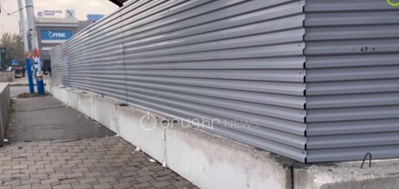 Որ երկրին տեր չի լինում, էս վիճակն է դառնում. Նոր Նորքի Սաֆարյան փողոցի մայթը փակել են