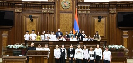 Ճանաչողական այցով խորհրդարան են այցելել մի խումբ աշակերտներ