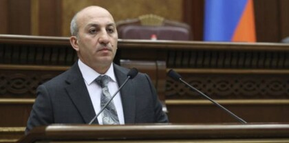 Փոխնախարարը գերբը հետը տուն է տարել․ Հրապարակ