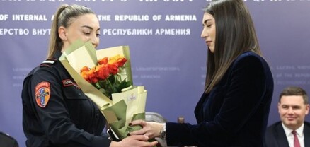 ՆԳ նախարարը մի խումբ պարեկների հանձնել է սպայական առաջին կոչումներ