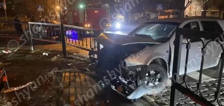Երևանում բախվել են BMW-ն ու Volkswagen-ը․ վերջինը հայտնվել է մայթին․ կան վիրավորներ․ shamshyan.com