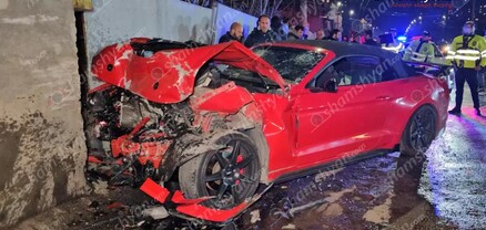 Երևանում բախվել են «Ford Mustang»-ն ու «Ford Transit»-ը. կա վիրավոր. shamshyan.com