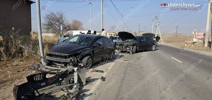 Զովունի-Եղվարդ ճանապարհին բախվել են «BMW»-ն ու «Hyundai Elantra»-ն. shamshyan.com