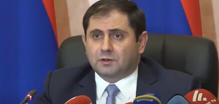 Կիսում եմ վարչապետի մոտեցումը, որ պետք չէ արհեստականորեն սրբագործել բանակը. Սուրեն Պապիկյան