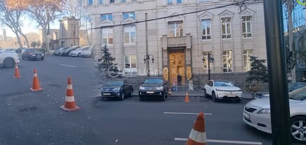 ԿԲ-ն «զավթել է» դիմացի փողոցը, իսկ քաղաքապետարանը թույլտվություն չի տվել