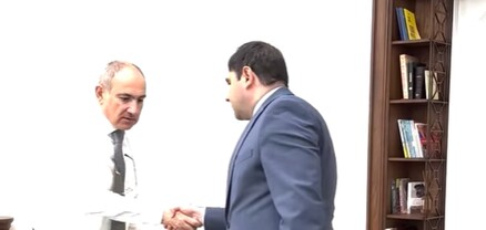 Նիկոլ Փաշինյանն աշխատանքային հանդիպում է ունեցել Սուրեն Պապիկյանի հետ