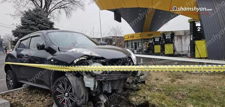 Երևանում «Nissan Juke»-ը բախվել է բազալտե եզրաքարին և հայտնվել ցայտաղբյուրի մոտ. կա վիրավոր. shamshyan.com