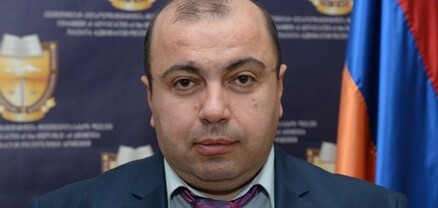 Հայտնի փաստաբանը կտրել է Աբովյան փողոցի իր խանութի դիմաց գտնվող, համայնքին պատկանող խաղողի վազը. shamshyan.com