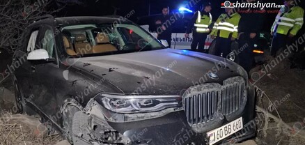 Կոտայքում «BMW X7»-ը դուրս է եկել երթևեկելի գոտուց, բախվել ծառերին, հողաթմբին ու քարերին․ shamshyan.com