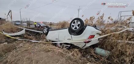 Շահումյանում 20-ամյա վարորդը «Nissan Murano»-ով շներից խույս տալով բախվել է գազախողովակին և շրջվել. shamshyan.com