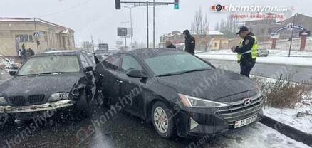 Պռոշյան գյուղում բախվել են 2 «BMW»-ները և «Hyundai»-ը․ վերջինի վարորդը հոսպիտալացվել է. shamshyan.com