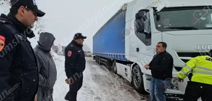 Հալիձորի ոլորաններում 40-ից ավելի մեքենաներ հայտնվել են ձնաբքի ու մերկասառույցի մեջ. shamshyan.com