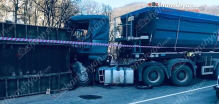 Սյունիքում «Mercedes» բեռնատարը բախվել է իր առջևով ընթացող բեռնատարի կցորդիչից պոկված կոնտեյներին․ կա վիրավոր․ shamshyan.com