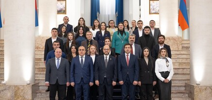 Արայիկ Հարությունյանն ընդունել է Կառավարության շենք ճանաչողական այցի մասնակիցներին