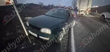 Արագածոտնի մարզում բախվել են Volkswagen-ն ու Mercedes-ը․ վիրավորին տեղափոխել են Երևան․ shamshyan.com