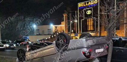 Երևանում՝ «Բելաջիո» ռեստորանի մոտ, Mercedes-ը կոտրել է կանաչ գազոնում եղած ծառն ու գլխիվայր շրջվել. shamshyan.com