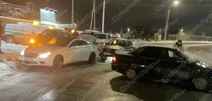 Երևանում՝ «Զվարթնոց» տանող ճանապարհին բախվել են «Audi»-ն, «Mercedes ML»-ը, «Mercedes G»-ն, «BMW»-ն, և 2 «Lada Priora»-ները․ shamshyan.com