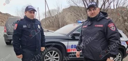 Պարեկներն արգելել են Ջերմուկի խաչմերուկից դեպի Սյունիքի մարզ բեռնատարների տեղաշարժը. shamshyan.com