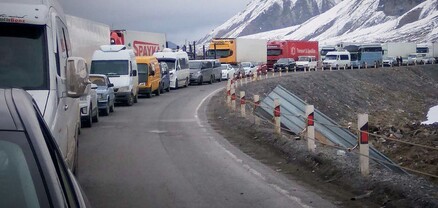 Լարսը փակ է բոլոր տեսակի տրանսպորտային միջոցների համար
